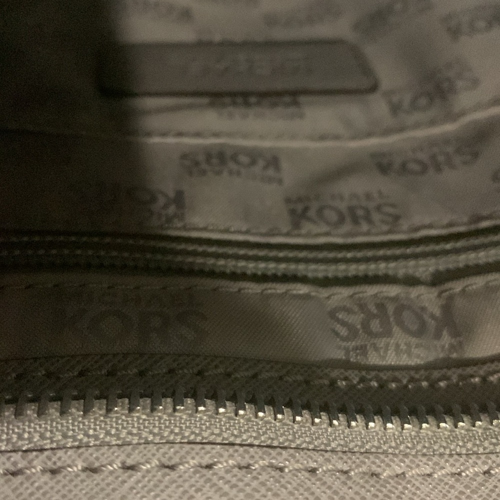 Michael Kors Crossbody Messenger Bag NWOT Gray Saffiano leather phone pocket+ - Picture 9 of 12